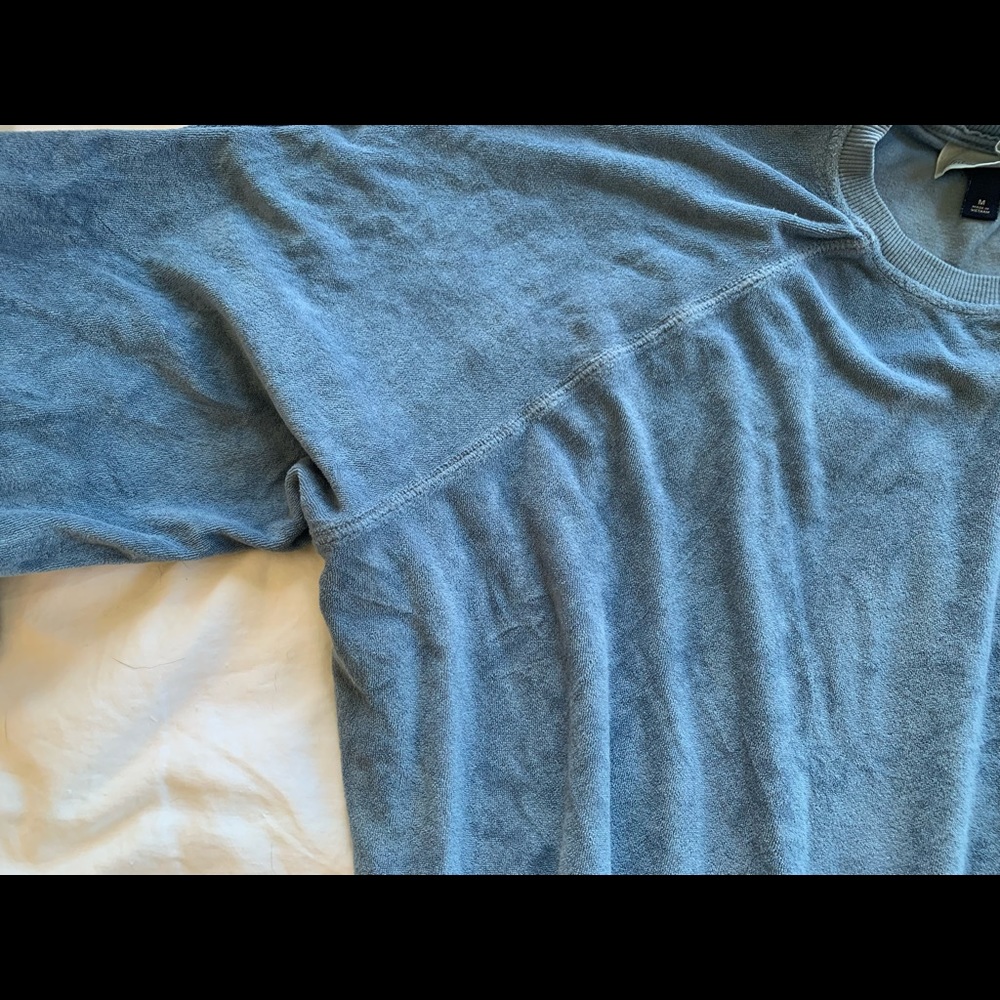 Universal Thread Pullover - Picture 6 of 6